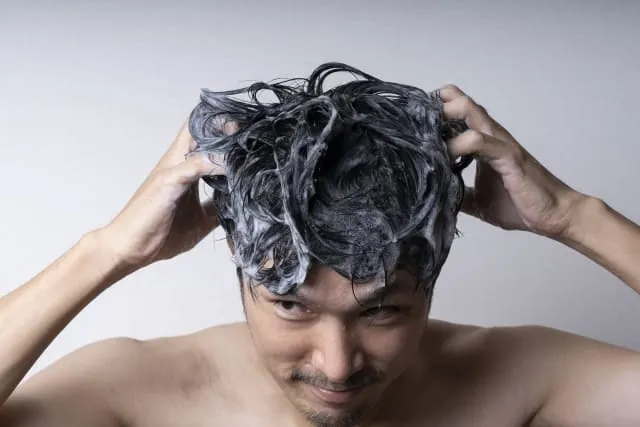 パーマをかけた当日にお風呂に入っても大丈夫？注意点とヘアケア方法