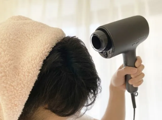 スタイリングの基本は、濡らす → 乾かす → なじませる の3ステップ